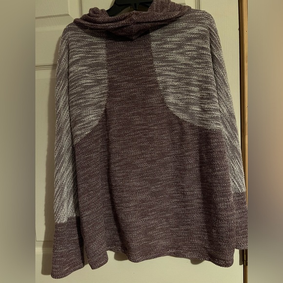 Calvin Klein performance sweater, tulip front, purple, size large - Picture 3 of 8